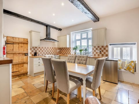 Kitchen/diner | Greenhill Farmhouse, Bletchingdon