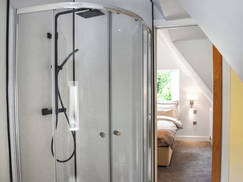 En-suite | Home Leigh, Thingwall, near Wirral