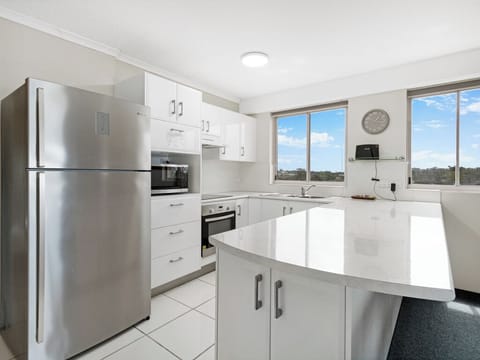 Deluxe Apartment, 3 Bedrooms, Balcony, Ocean View | Private kitchen | Full-size fridge, microwave, oven, stovetop