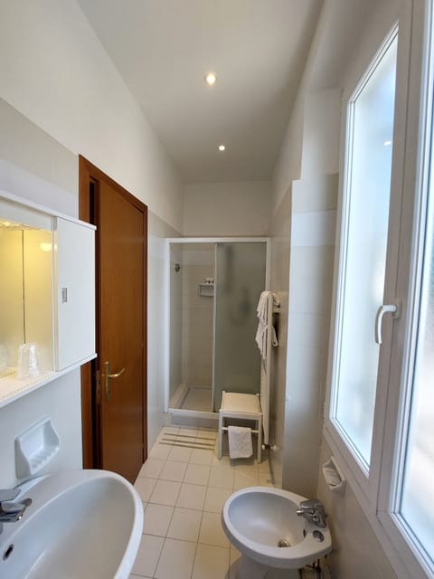 Standard Double Room | Bathroom | Shower, rainfall showerhead, hair dryer, bidet