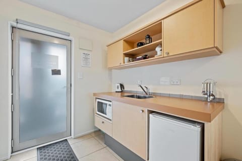 Twin Shower Studio | Private kitchen | Full-size fridge, microwave, electric kettle