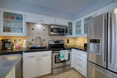 Fully stocked kitchen! 