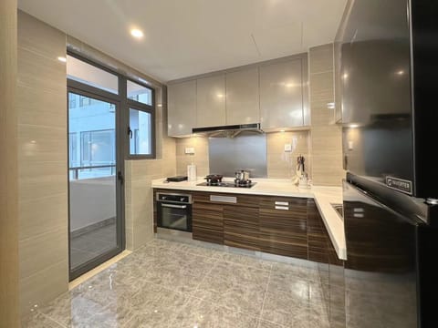 Luxury Condo, 2 Bedrooms, Non Smoking, Balcony | Private kitchen | Fridge, microwave, electric kettle, cookware/dishes/utensils