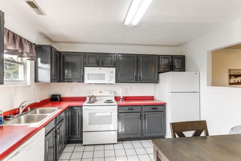 House (2 Bedrooms) | Interior