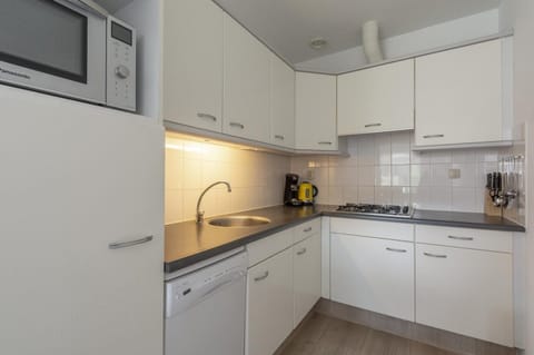 Apartment | Private kitchen | Electric kettle, toaster