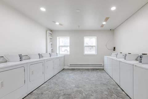 Apartment, 1 Bedroom | Laundry