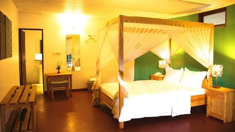 Deluxe Single Room, Private Bathroom, Pool View | Hypo-allergenic bedding, down comforters, free minibar, in-room safe