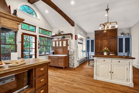 Huge, bright kitchen with eat in table