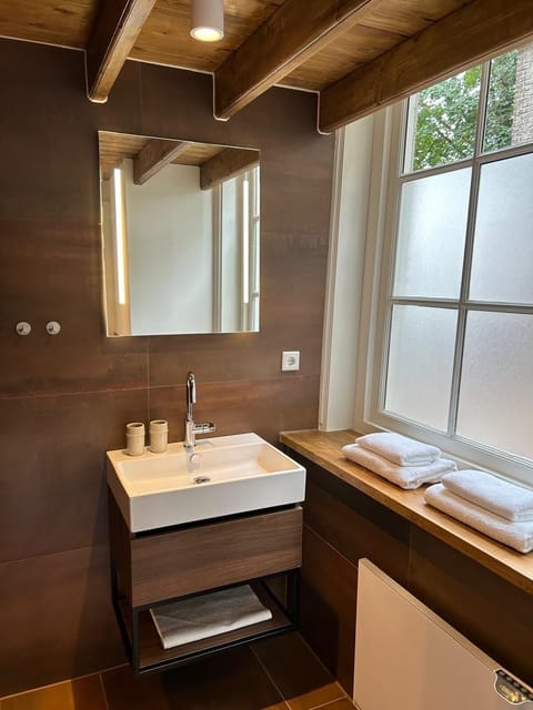 Luxury Double Room | Bathroom | Shower, hair dryer, towels, soap