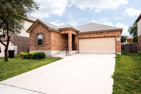 House, 3 Bedrooms | Exterior