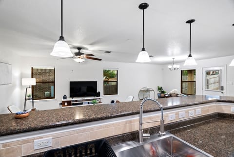 House, 3 Bedrooms | Private kitchen | Fridge, oven, coffee/tea maker, toaster