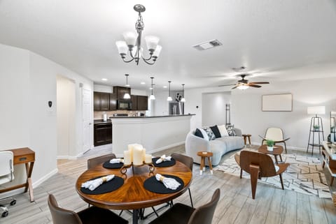 House, 3 Bedrooms | Dining