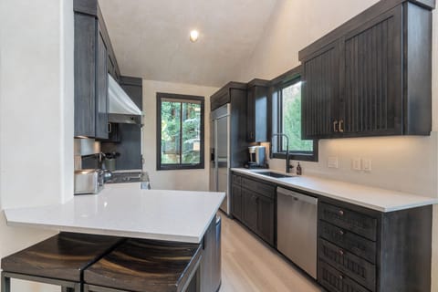 3.1-brightside-chalet-telluride-kitchen
