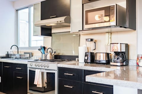 Deluxe Apartment, 5 Bedrooms | Private kitchen