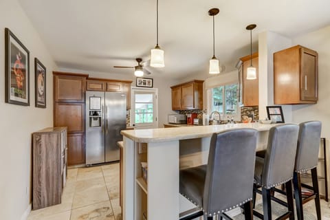 Kitchen features a bar with 3 bar stools