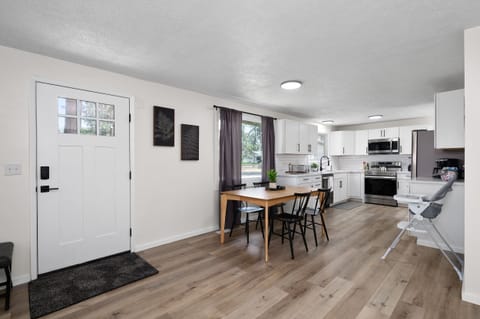 Dining / Kitchen Area