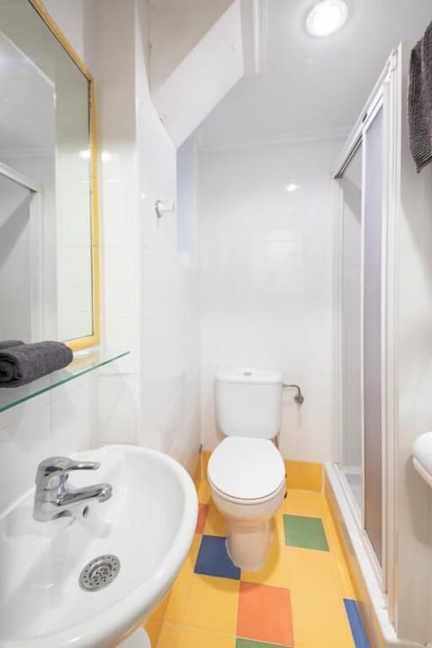 Double Room, Non Smoking, Private Bathroom | Bathroom | Shower, hair dryer, towels, soap