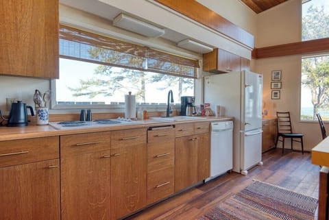 #StayinMyDistrict Cape Arag#StayinMyDistrict Cape Arago Sanctuary on the Sea #StayinMyDistrict #BookDirect