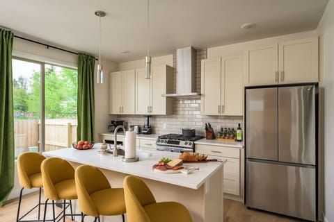 Kitchen island with seats for 4