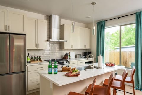 Kitchen island with seats for 4