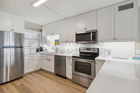 Condo, 3 Bedrooms | Private kitchen | Fridge, oven, coffee/tea maker