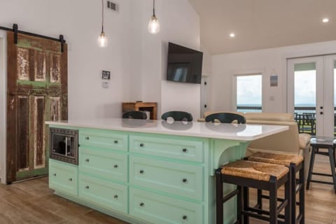 55 Kitichen Island 1