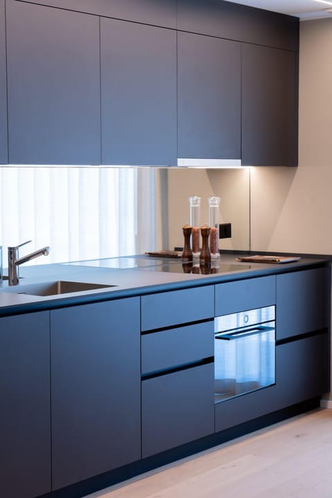 Presidential Suite | Private kitchen | Fridge, microwave, oven, stovetop