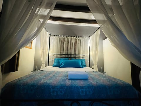 Standard Room, 1 King Bed | Free WiFi, bed sheets