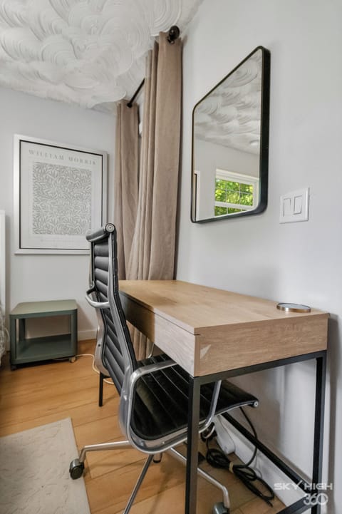 Dedicated work space for those who need to be productive on vacation!