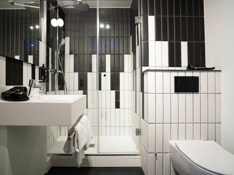 Premium bedding, in-room safe, individually furnished, desk