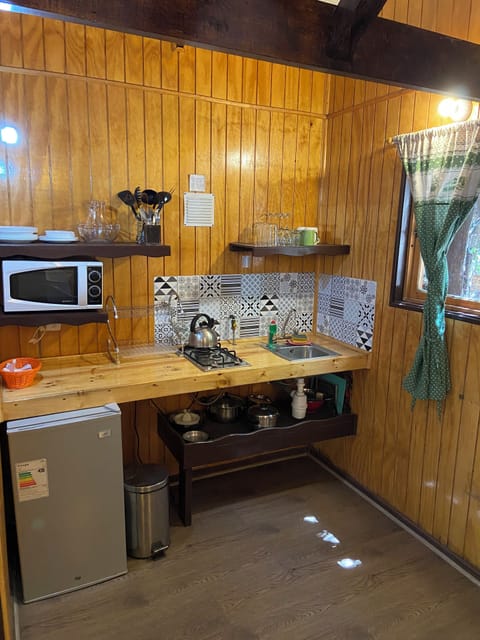 Comfort Cabin, Garden View | Private kitchen | Full-size fridge, microwave, oven, cookware/dishes/utensils