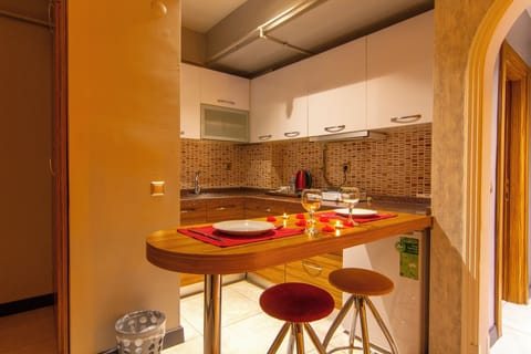 Standard Apartment | Private kitchen | Mini-fridge, stovetop, cookware/dishes/utensils