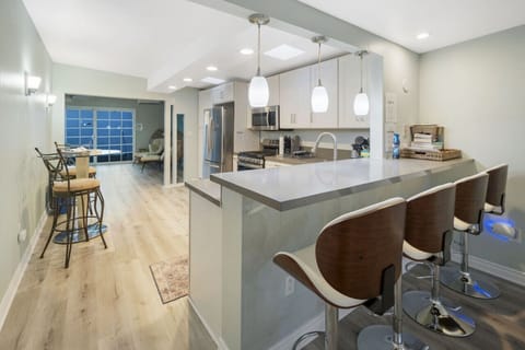 Kitchen: Modern elegance awaits! Cook, dine, and unwind with stunning views and sleek design.