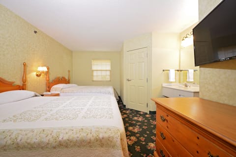 Deluxe Room, Multiple Beds | Laptop workspace, free WiFi, bed sheets, wheelchair access