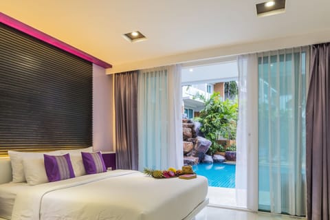 Deluxe Room, 1 King Bed, Pool Access | Minibar, in-room safe, individually furnished, desk