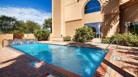 Outdoor pool, sun loungers