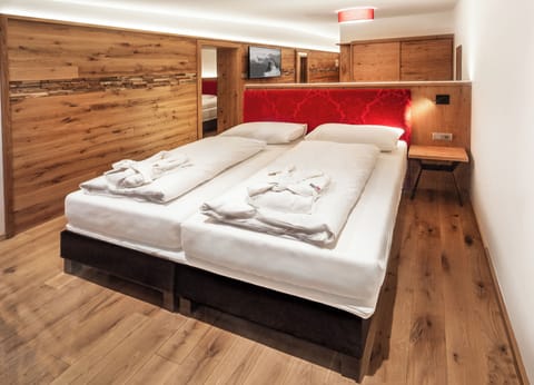 Classic Triple Room, Balcony | In-room safe, desk, soundproofing, free WiFi