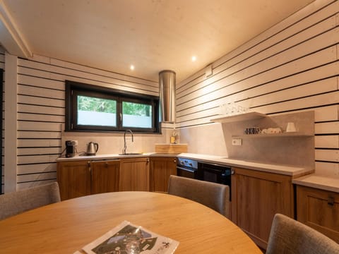 Cottage | Private kitchen | Highchair