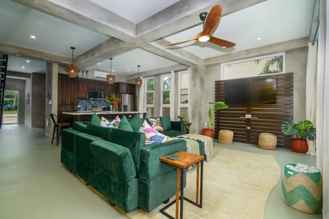 Conmigo Villas North - Beachfront 3 Bedroom Condo w/ Pool (4107)