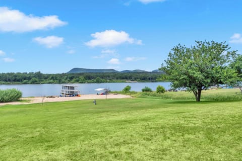 Large grassy yard for outdoor games!