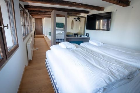 Junior Studio | In-room safe, soundproofing, free WiFi, bed sheets