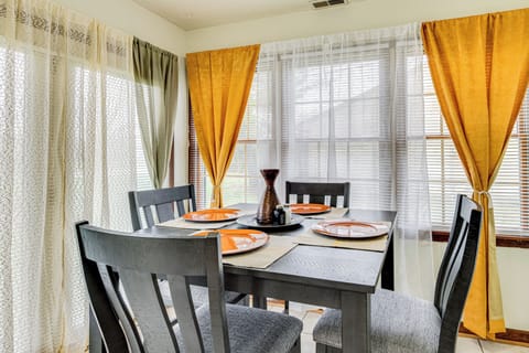 House (4 Bedrooms) | Interior