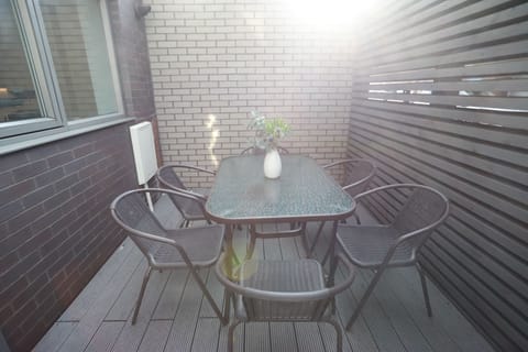 Apartment | Outdoor dining