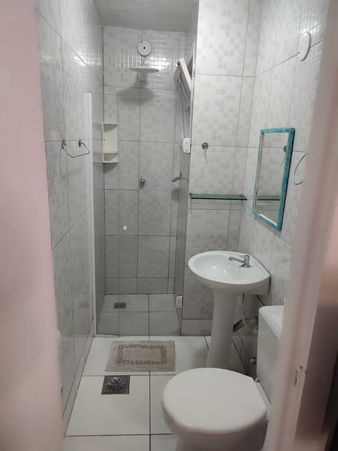 Standard Triple Room | Bathroom | Shower, towels, soap, toilet paper