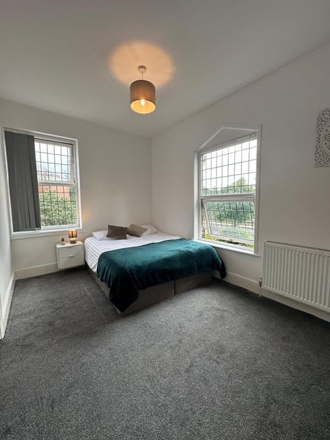 Double Room, River View | Soundproofing, iron/ironing board, free WiFi, bed sheets