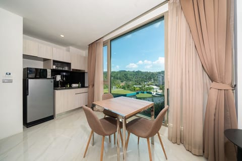 Exclusive Apartment, Balcony, Partial Sea View | In-room dining