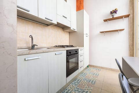 Basic Apartment | Private kitchen