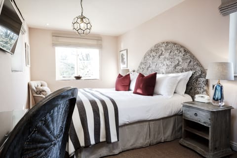 Whistling Cottage | Premium bedding, in-room safe, individually decorated