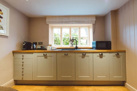 Bewick Cottage | Private kitchen | Coffee/tea maker, electric kettle