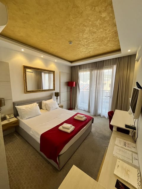 Luxury Double Room, Balcony, Sea View | In-room safe, desk, laptop workspace, soundproofing